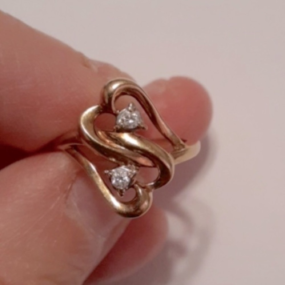 Elegant Gold Ring with Diamond Accents size 2.75